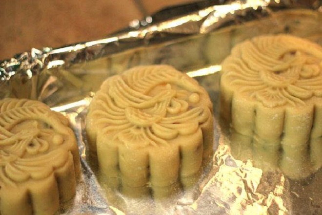 xep banh len khay nuong - Bánh trung thu nhân mứt dẻo thơm, ngọt lịm bằng 2 công thức nấu ăn cực chuẩn