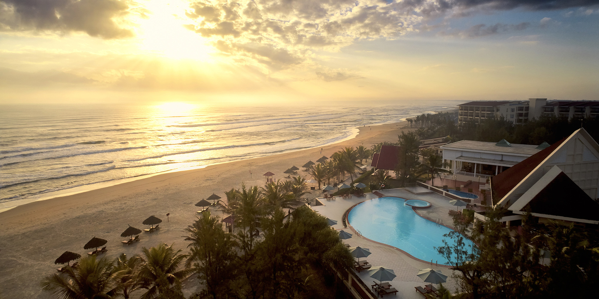 Centara Sandy Beach Resort Danang Resort Da Nang gan bien gia tot - Top 10 resort Đà Nẵng gần biển giá tốt nhất 2020
