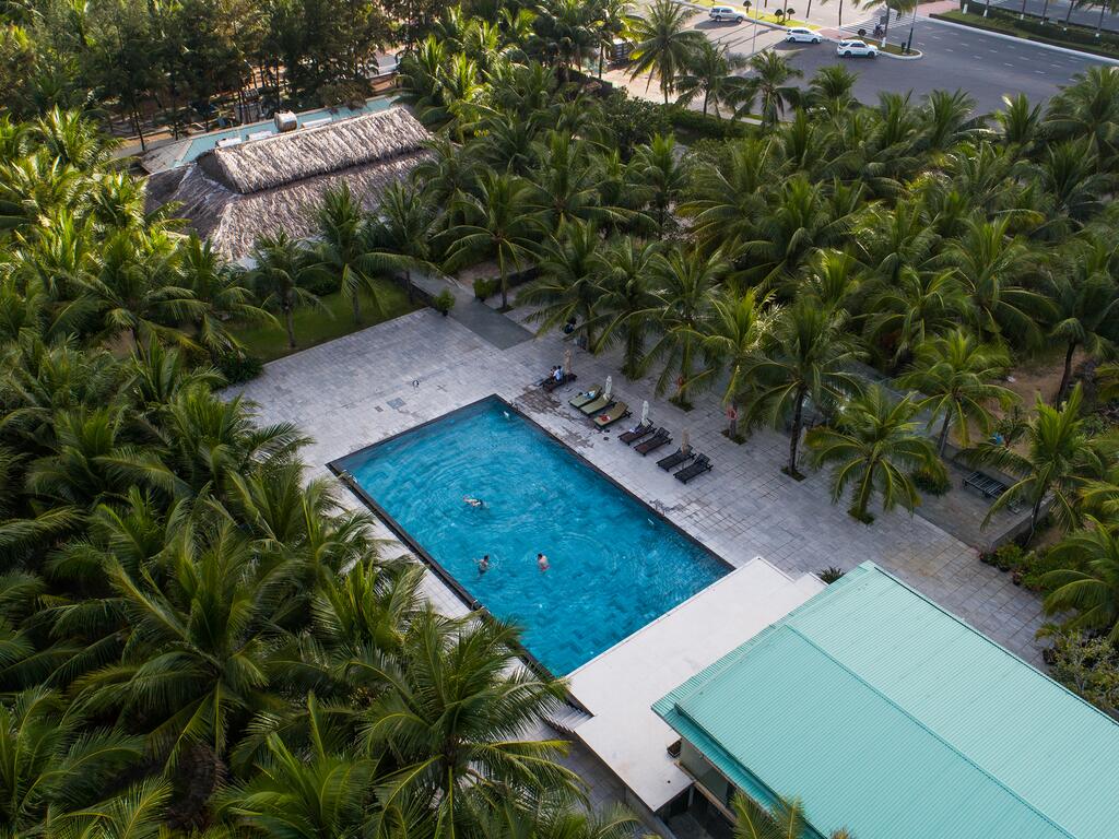 be boi ngoai troi cua Temple Da Nang The Resort Experience Resort Da Nang gan bien gia tot - Top 10 resort Đà Nẵng gần biển giá tốt nhất 2020
