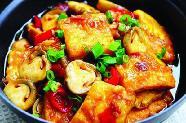 8.Dau hu kho nam rom 600x397 - Top 14 món ngon chế biến từ nấm rơm ngon miệng cho bữa cơm gia đình