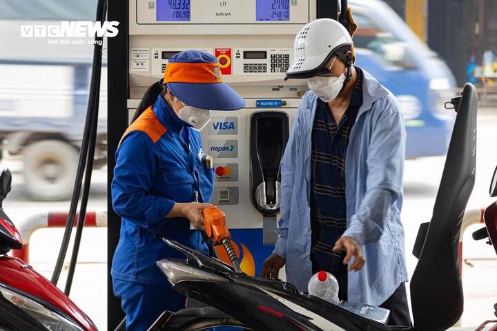 Giá xăng chiều nay tiếp tục tăng?
