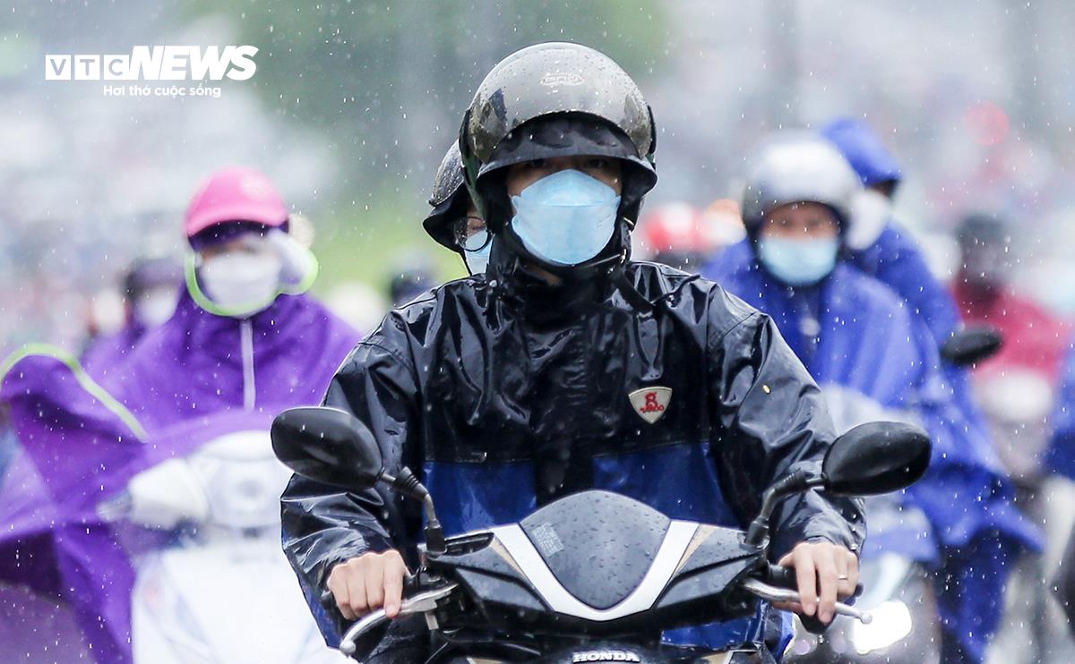 Thời Tiết Hà Nội ngày 18/9: Nắng gián đoạn, đêm có mưa rào và dông