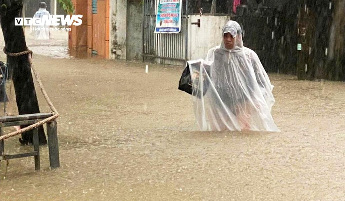 Dự báo thời tiết hôm nay 27/10: Không khí lạnh tăng cường, Bắc Bộ chuyển lạnh sâu – Miền Trung mưa lớn kéo dài