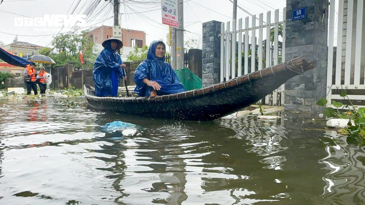 Dự Báo Thời Tiết Hôm Nay 30/10: Không Khí Lạnh Ập Về Miền Bắc, Mưa Lớn Vẫn Bao Trùm Trung Bộ