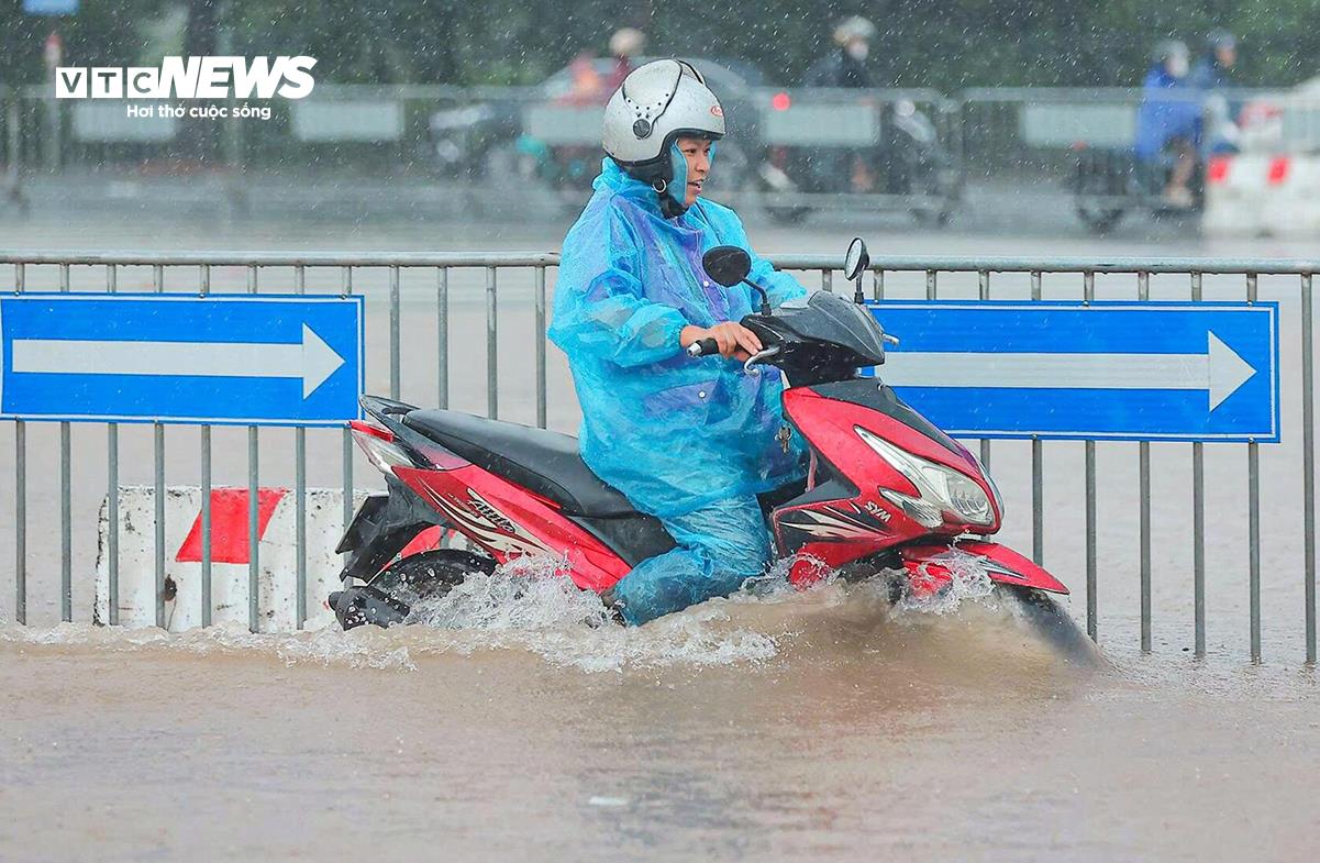 Dự Báo Thời Tiết Hôm Nay 1/10: Hà Nội tiếp tục hứng mưa lớn, nguy cơ ngập úng