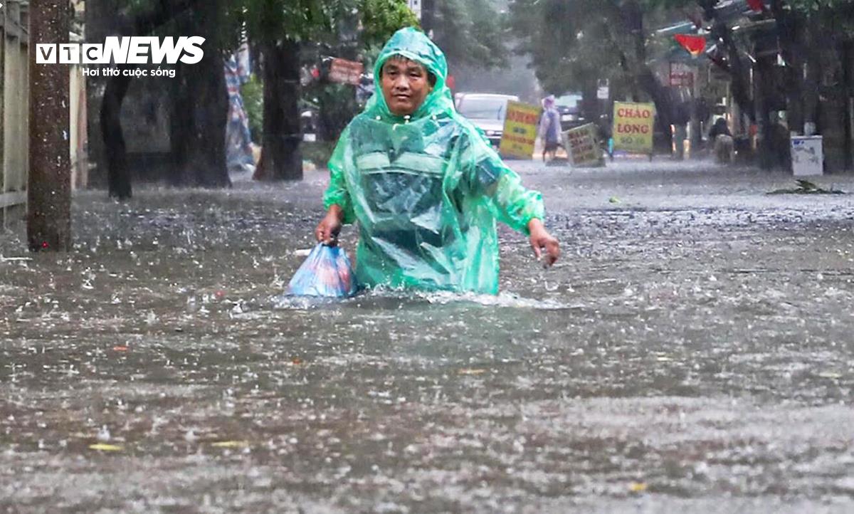 Dự báo thời tiết hôm nay 8/10: Mưa lớn bao phủ miền Bắc, cảnh báo lũ quét và sạt lở đất
