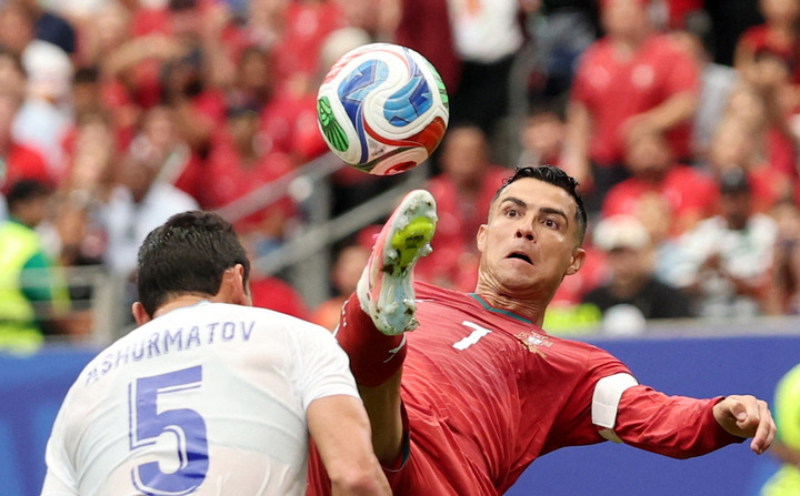 Ronaldo trút bỏ áp lực: ‘Cả tuần tăm tối, tưởng như giải nghệ’