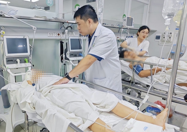 Thông tin mới nhất sức khỏe nạn nhân vụ lật xe khách trên cao tốc Hải Phòng